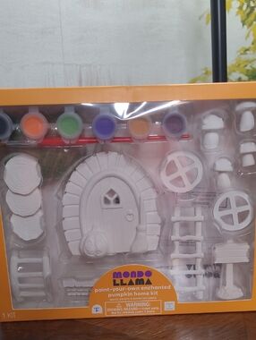 New in Box Mondo Llama Paint Your Own Enchanted Pumpkin Home DIY Kit